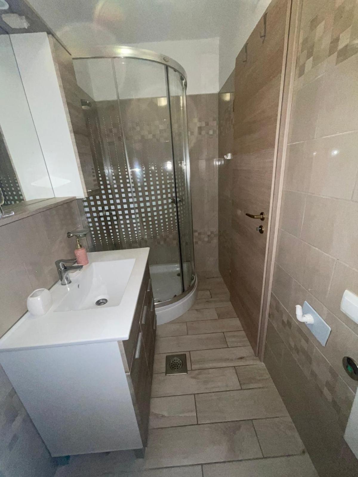 Crveni Apartman 크레스 외부 사진