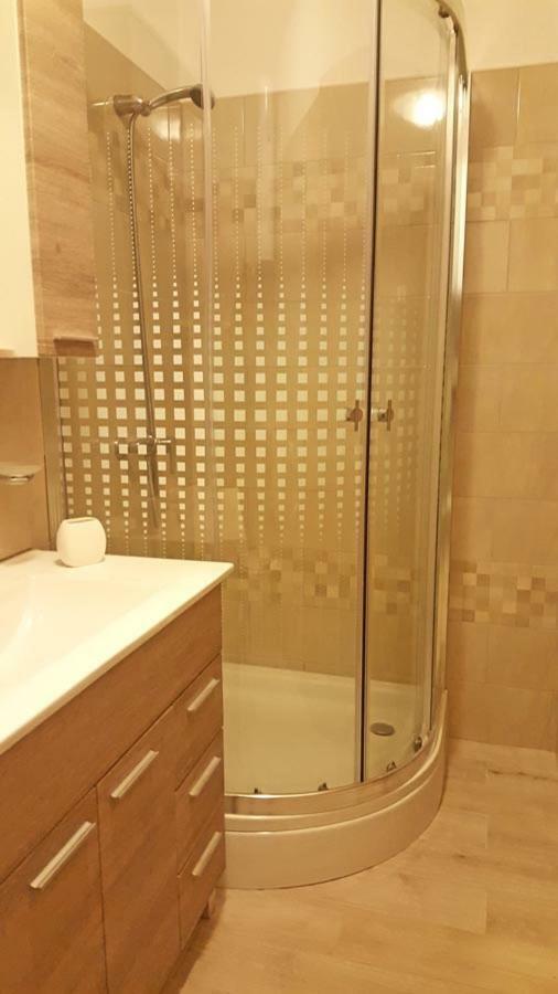 Crveni Apartman 크레스 외부 사진