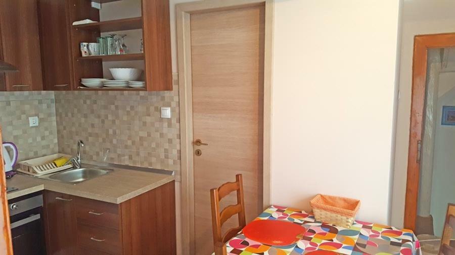 Crveni Apartman 크레스 외부 사진